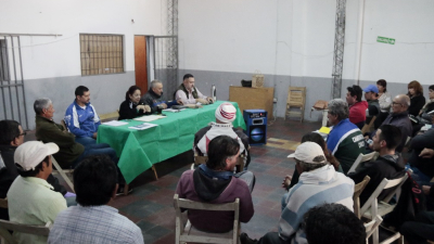 Canillitas completan su escolaridad y aprenden nuevos oficios   