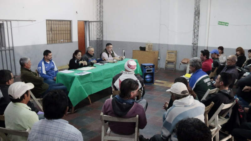 Canillitas completan su escolaridad y aprenden nuevos oficios