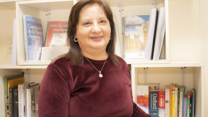 Se presenta "Solo por mi nombre", el libro de Cinthia Vega