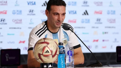 La pelota del último penal en la final Argentina - Francia se la quedó Scaloni