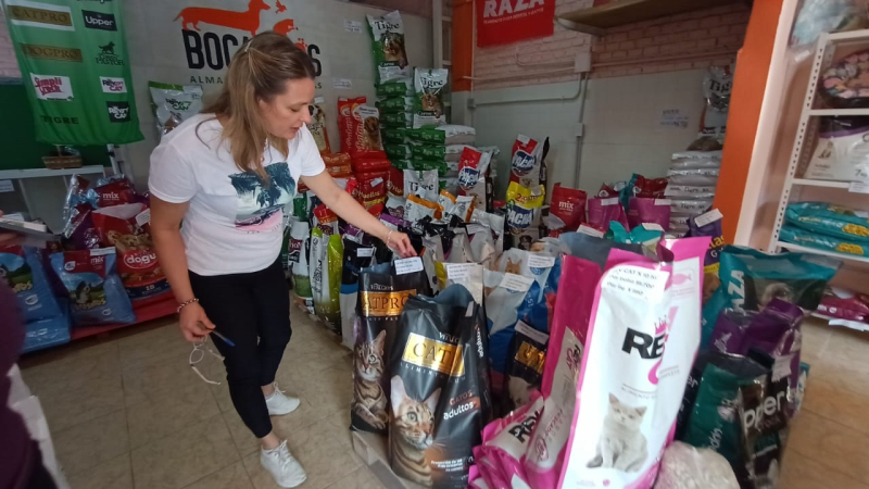 La inflación también abre dilemas al comprar alimento para perros y gatos