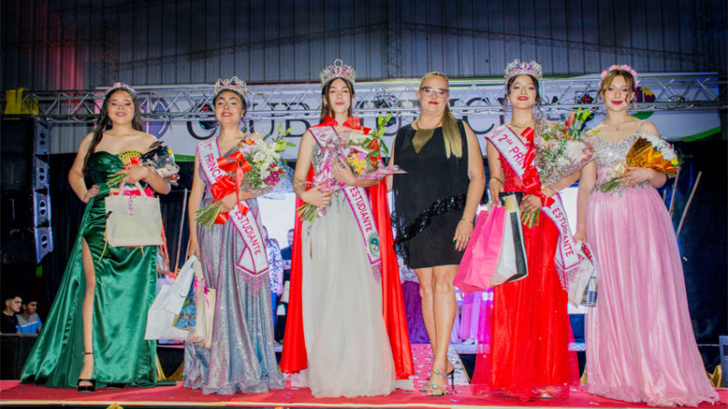 Mes de los Estudiantes: entrega de premios y elección de reina en Pampa del Infierno