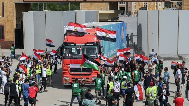 Llegan a Gaza los primeros camiones de ayuda humanitaria