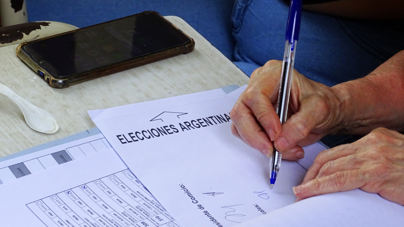 La gente se inclinó por un candidato: drástico descenso del voto en blanco