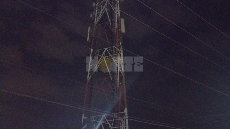 Subió a una antena de casi 100 metros por problemas "sentimentales": era un ladrón