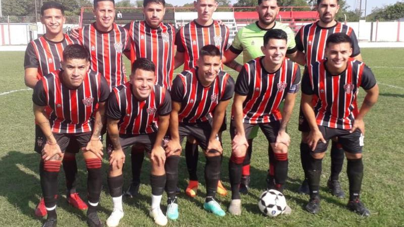 Juventud de Tirol pegó el salto a la punta a fuerza de golazos