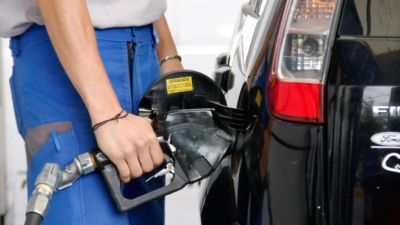 Las petroleras dicen que el abastecimiento de combustible "se normalizará en los próximos días"