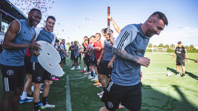 Messi fue recibido por sus compañeros del Inter Miami tras ganar su octavo Balón de Oro