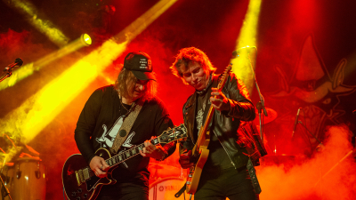 Caras Extrañas, la nueva banda de Junior25, este viernes en Resistencia