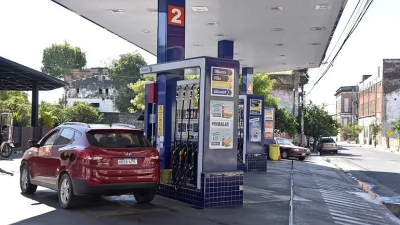 Paraguay volvió a bajar el precio de los combustibles