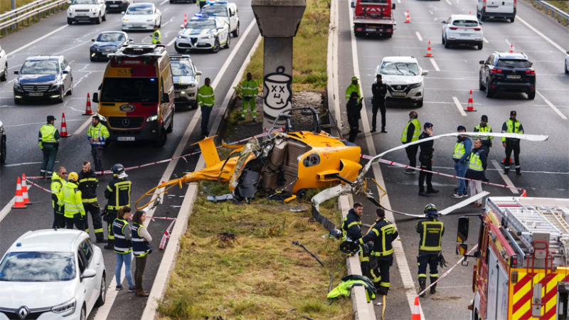 Se estrelló un helicóptero en plena autopista en Madrid