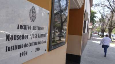 Los ganadores de un concurso sobre historias del Chaco reciben su premio