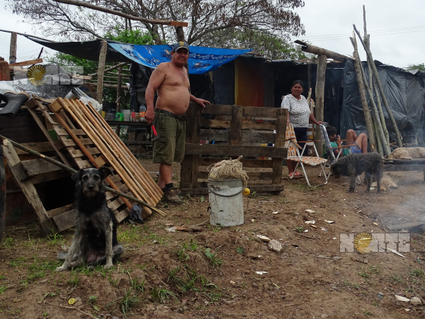 Familias inundadas en la zona del Club Náutico de Barranqueras. una vecina cocina para los evacuados. 09-11-23. Fabián Maldonado/NORTE