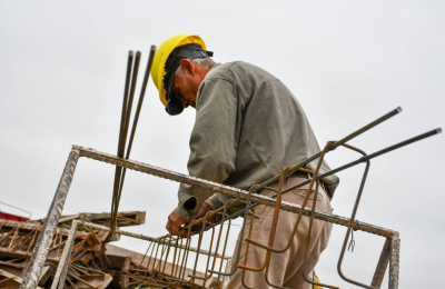 El empleo en la construcción se acerca a su "piso" en el Chaco, mientras se aguardan definiciones
