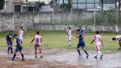 Por la lluvia, pararon la pelota "Resi" y Comercio