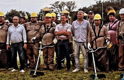 Ediles oficialistas acompañan tareas de mantenimiento en el Parque de la Democracia
