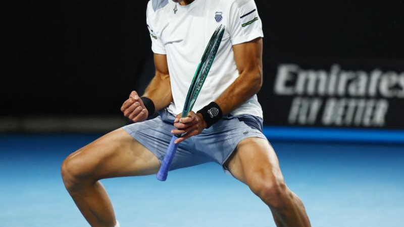 Etcheverry bajó a Monfils y el número uno Djokovic es su próximo desafío