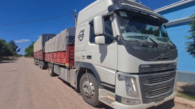 Secuestraron muebles de algarrobo y camiones con soja de contrabando