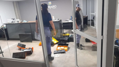 Redujeron a los serenos de una empresa y se llevaron un botín millonario