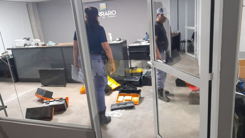 Redujeron a los serenos de una empresa y se llevaron un botín millonario