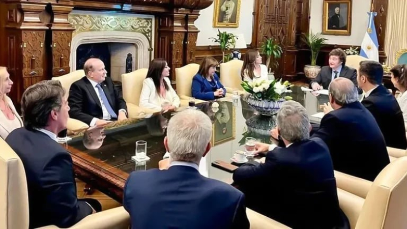 Javier Milei evalúa cambiar a un ministro por filtrar información de las reuniones de Gabinete