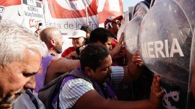 Tensión frente al Congreso: Gendarmería avanza y aplica el protocolo antipiquetes con los manifestantes