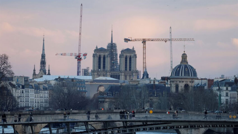 La aguja de la Catedral de Notre Dame vuelve a ser visible