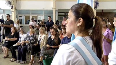 Mejoras edilicias, partidas de sostenimiento, insumos y banderas para escuelas
