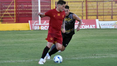 Valdez, entre lo futbolístico y administrativo para definir el once del debut de Sarmiento