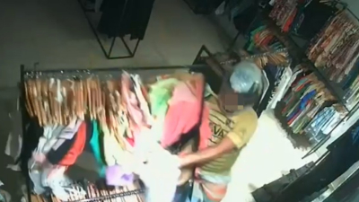 Rompió la puerta de un local con dos destornilladores y robó ropa