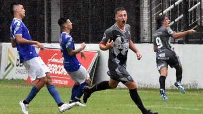 For Ever debutó en la local ganando con un gol de Batistuta