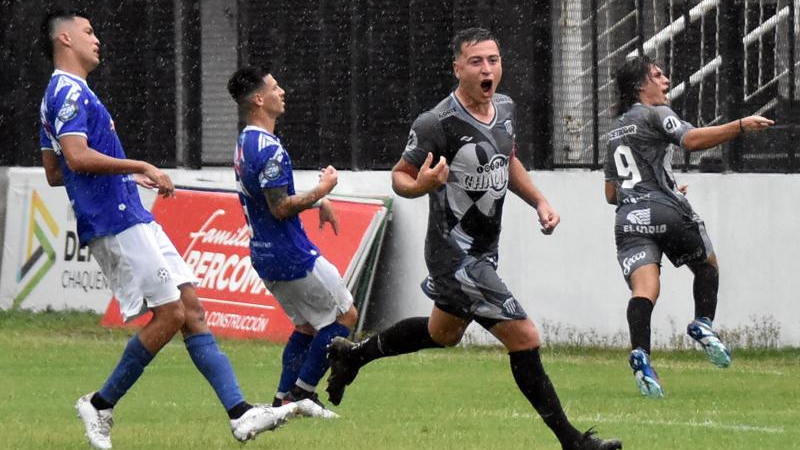 For Ever debutó en la local ganando con un gol de Batistuta