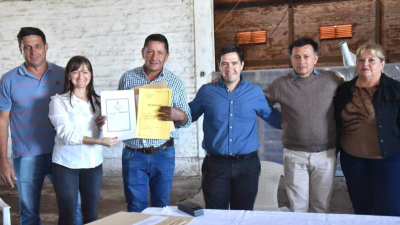 Vicegobernadora entregó cancelación de hipotecas a productores tabacaleros