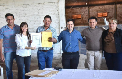 Vicegobernadora entregó cancelación de hipotecas a productores tabacaleros