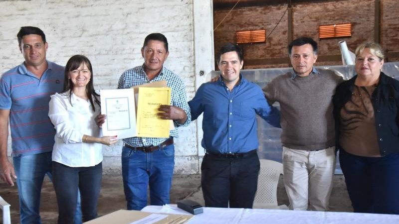 Vicegobernadora entregó cancelación de hipotecas a productores tabacaleros