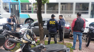 En el automóvil confiscado a "Los Enmascarados", se halló un revólver y medio millón de pesos en efectivo