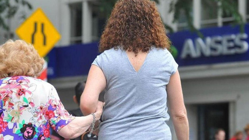 Con el nuevo dictamen, las mujeres se jubilarían recién desde los 65 años