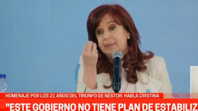 "Somete al pueblo a un sacrificio inútil", dijo la expresidenta