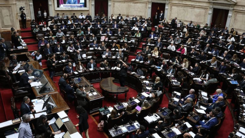 El oficialismo redujo la cantidad de oradores para acelerar la votación de la Ley Bases