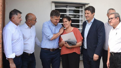 Zdero entregó viviendas a varias familias en Machagai