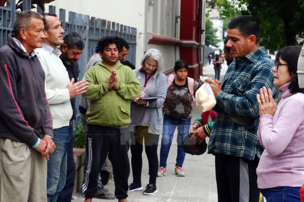 Cada vez más personas buscan ayuda alimentaria en la Catedral