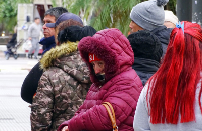 Vecinos de la capital atravesaron ayer el día más frío en lo que va del año