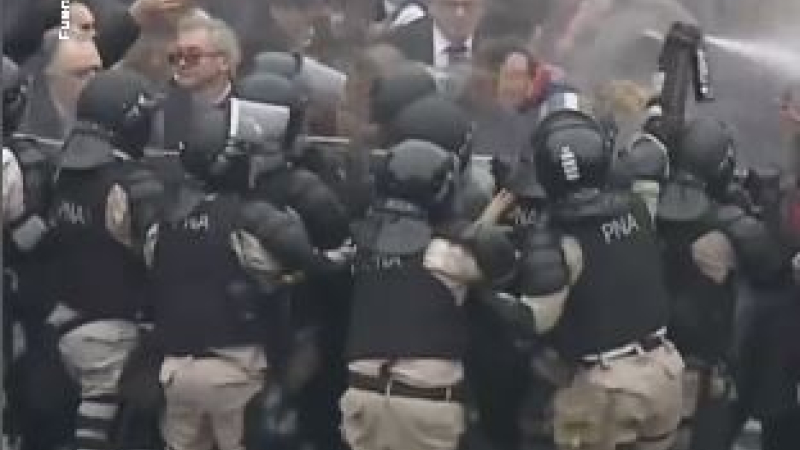 El chaqueño Pedrini, uno de los diputados atacados con gas pimienta y trasladado al hospital