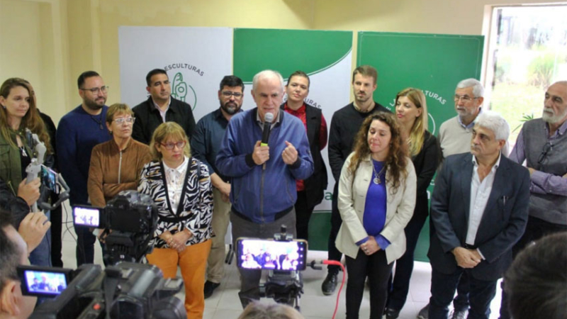 Nikisch anunció mil cuadras de ripio y "revitalización" de la gestión