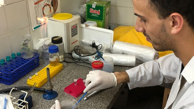 Estudiante de Medicina UNNE indaga presencia de Legionella en tanques de agua domiciliaria