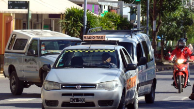 Primer paso para flexibilizar normas sobre el color de taxis y remises