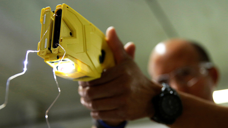 El Chaco busca ser pionero en habilitar por ley que policías usen pistolas Taser