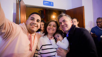 El gobernador entregó títulos de propiedad a vecinos de Resistencia