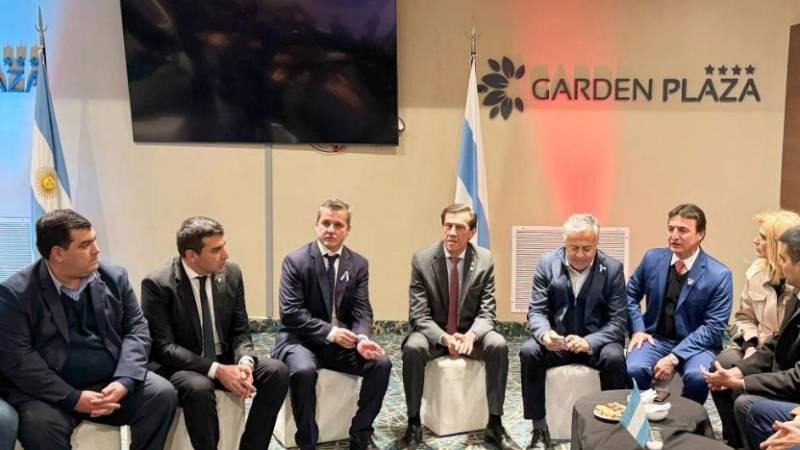 Inesperada cumbre de gobernadores en Tucumán, esperando a Milei