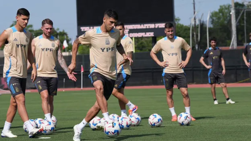 Con varios cambios, Argentina enfrenta a Canadá en busca de la final